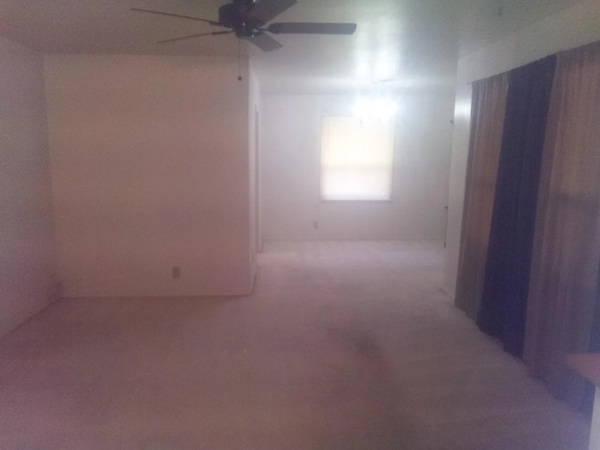 Living/dining room - 821 Sherbrook Dr