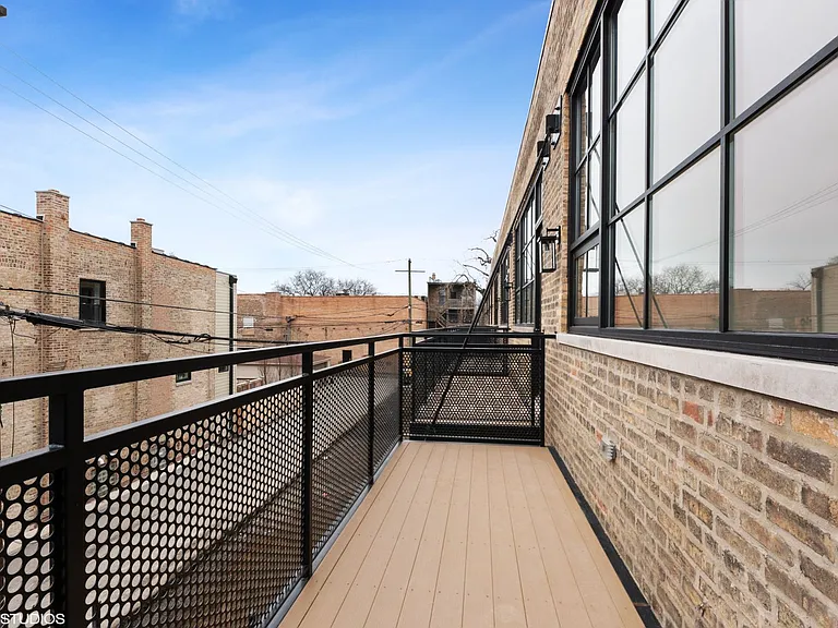 4405 N Artesian Ave #205 — Photo 3