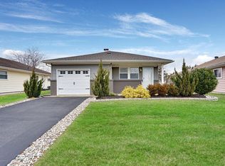 35 Oranjestad St, Toms River, NJ 08757