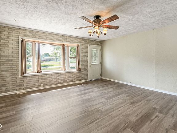 4th image of 3490 Bradford Dr
