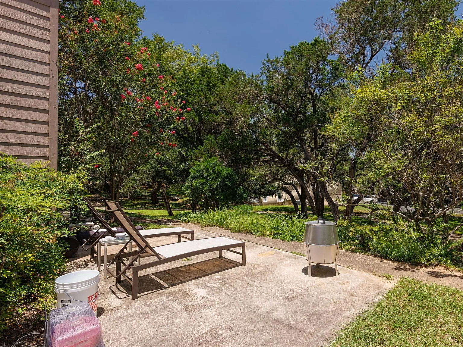 3 bed, 2.5 bath, 1441 sqft, $1,900 — Photo 2