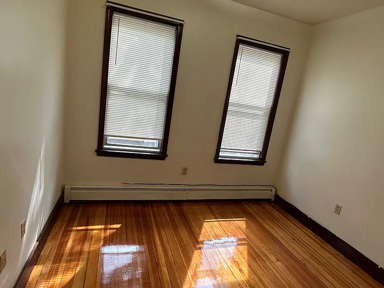 20 Sutton St #2 — Photo 5