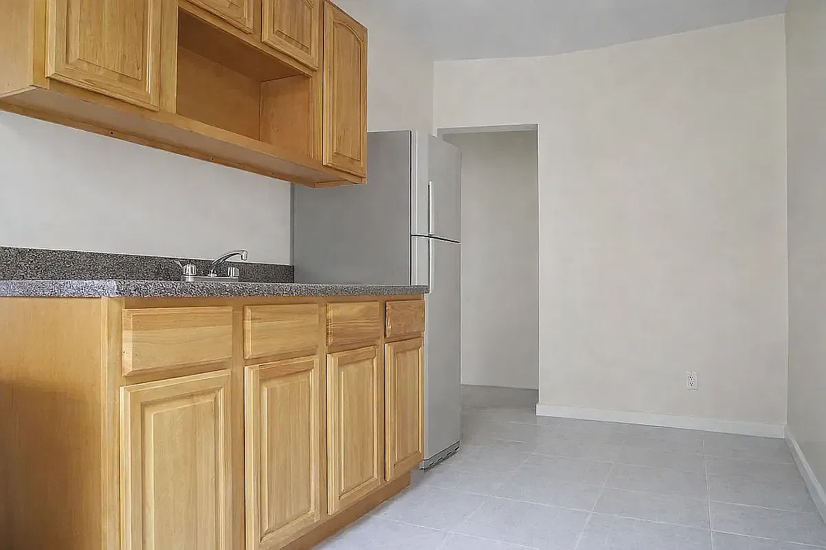 553 Hinsdale Street — Photo 3