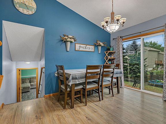 4th image of 405 12th Ave NW