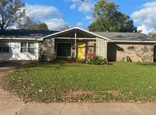 611 Center Way St, Lake Jackson, TX 77566