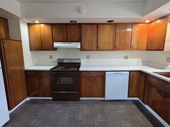 3rd image of 383 W 12th St