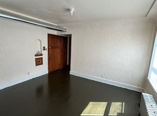 2527 S 13th St APT 8, Milwaukee, WI 53215