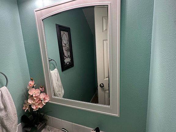 5th image of 2125 Broadmoor Ave #2127