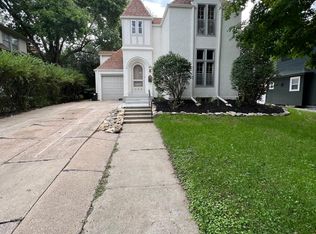 113 S 50th St, Omaha, NE 68132