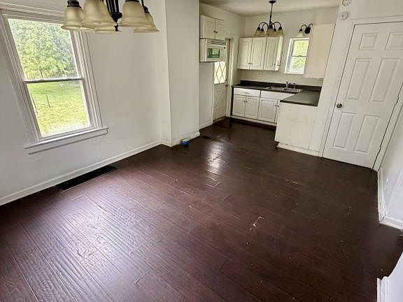 4th image of 1725 Midland Ave