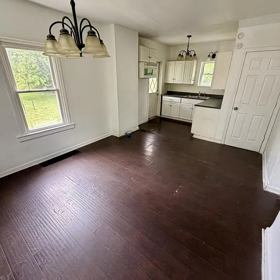 1725 Midland Ave — Photo 4