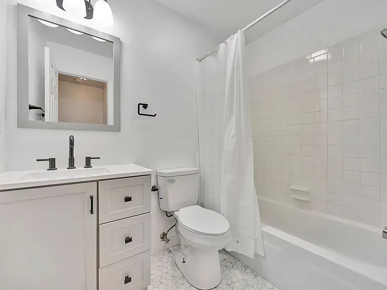 Apply At

Under Rentals

1 & 2 Bedroom Apartments Available

Water and Trash Paid!
Tags