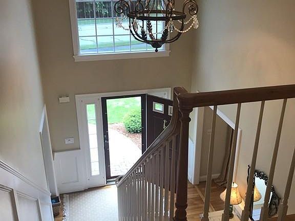 3rd image of 15 Flyaway Pond Dr