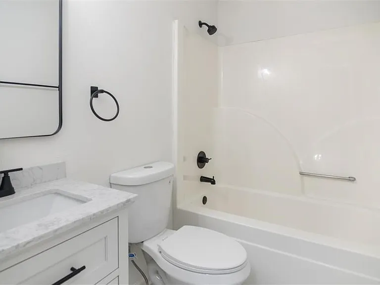 4033 Ravenwood Ct — Photo 23