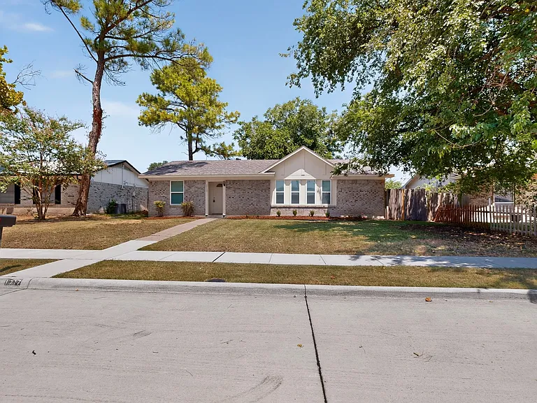 1717 Japonica Ln — Photo 6