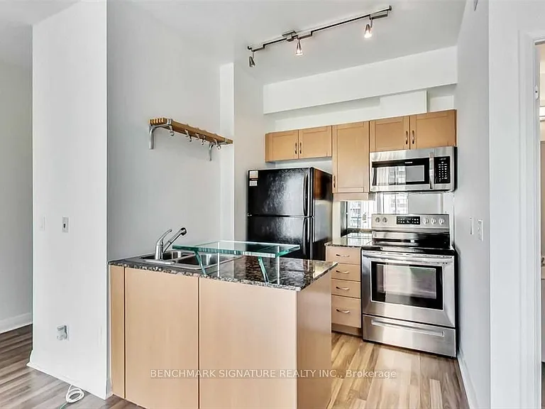 220 Victoria St #1310 — Photo 10