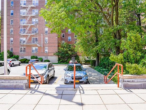 3rd image of 491 Riverdale Ave APT 2G
