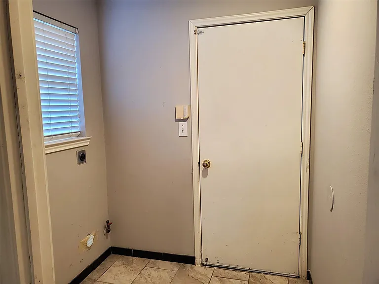2107 Tower Bridge Rd — Photo 8