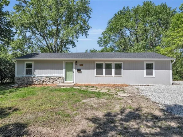 1608 SE Summit St, Lees Summit, MO 64081
