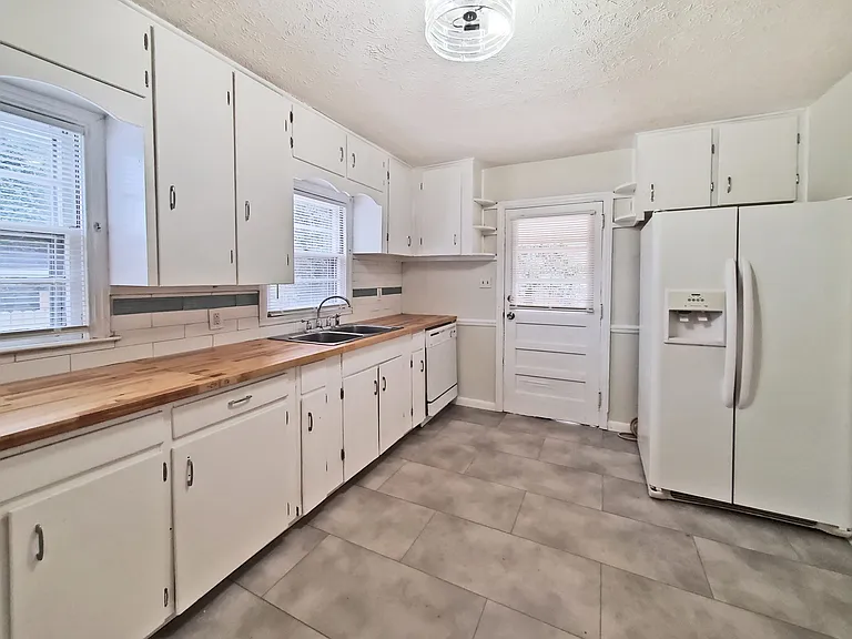 3018 Grand Ave SW — Photo 9