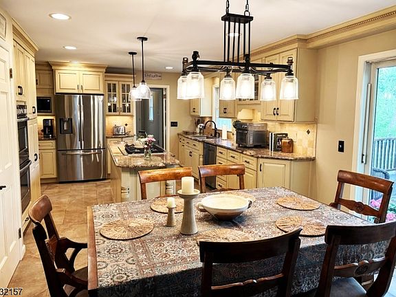 5th image of 77 Plum Brook Road
