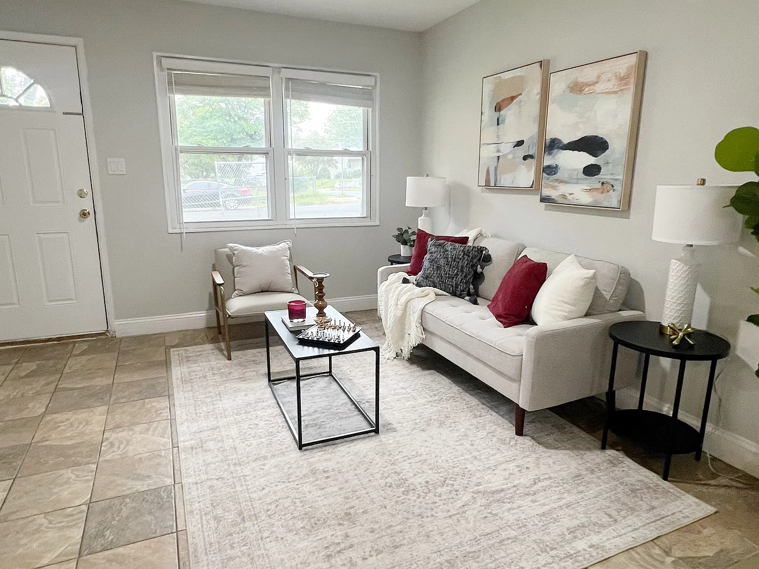 3 bed, 910 sqft, $2,400 — Photo 2