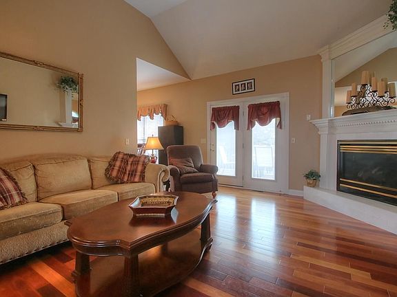 5th image of 133 Castlewood Dr