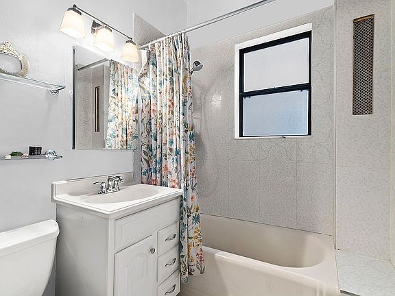5th image of 109 W 82nd St APT 4C