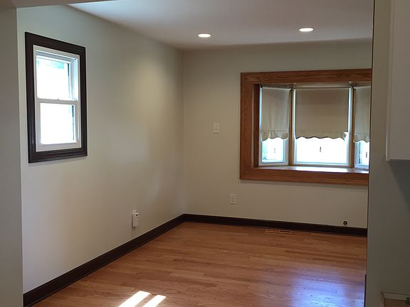 3rd image of 1622 N 76th Ave