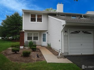 9 Sandpiper Dr, Parlin, NJ 08859