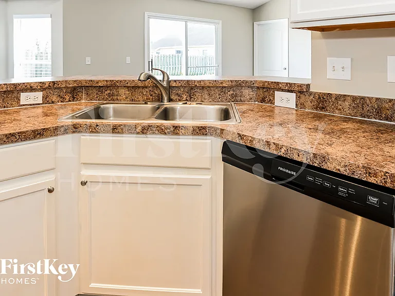 6983 Lafayette Park Dr — Photo 6