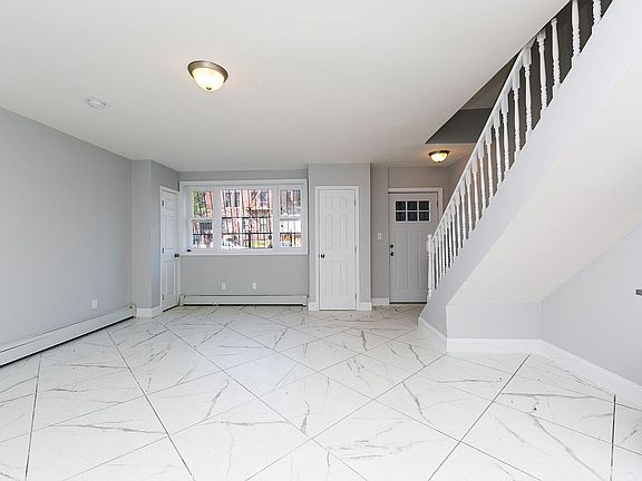 4th image of 1650 Park Pl