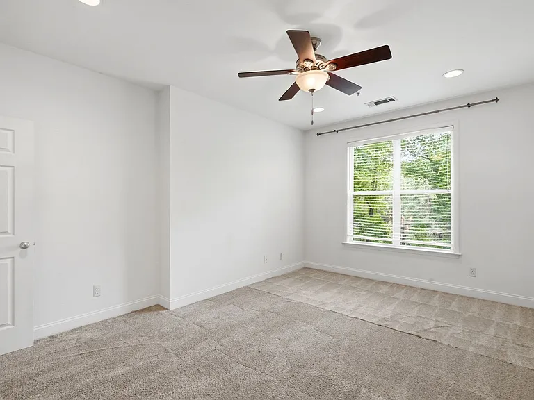 1000 E Woodlawn Rd #216 — Photo 28