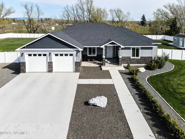 7903 Bachelorview Dr, Yakima, WA 98903