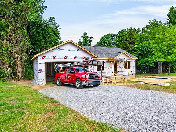 3rd image of 391 Needmore Rd