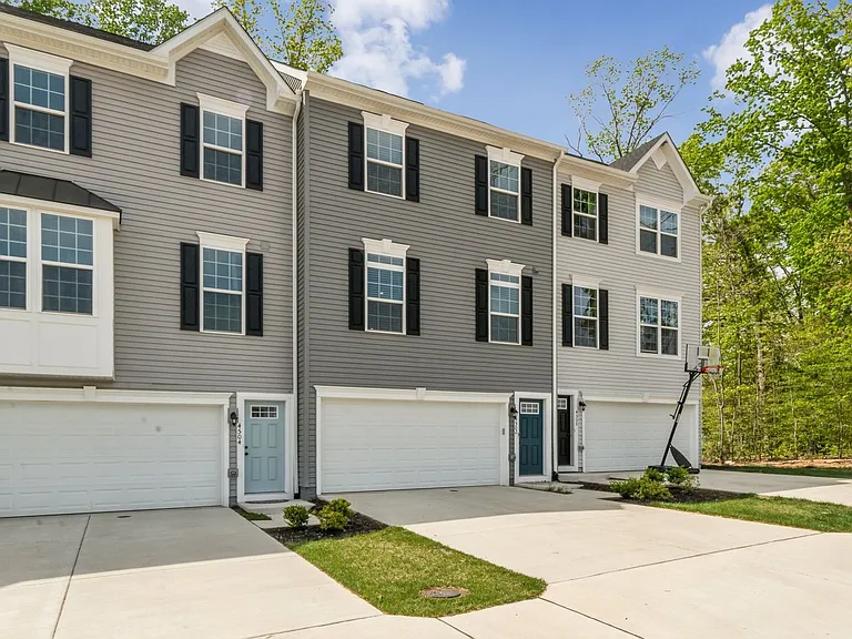 4502 Dale Creek Way — Photo 2