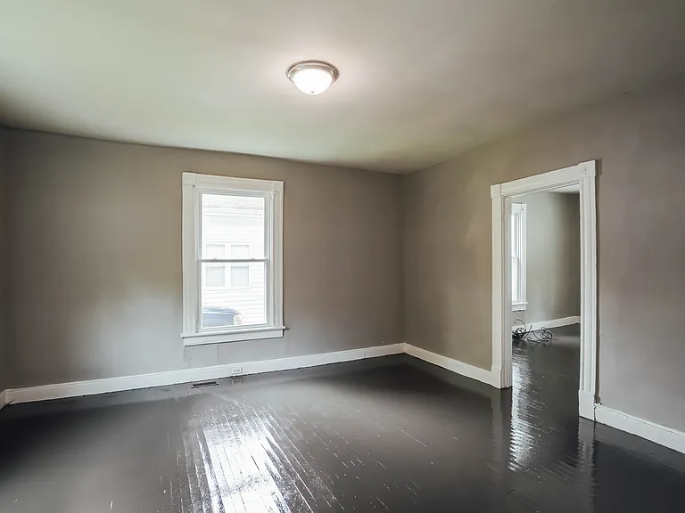 1316 Enfield Ave — Photo 5