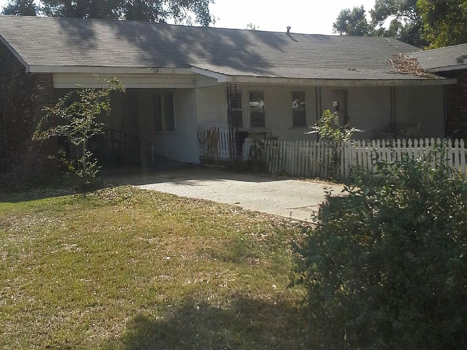 2nd image of 1004 W Cotton St