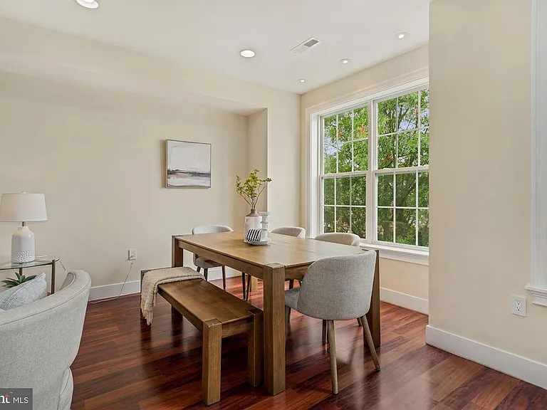 1143 Summit St NE #2 — Photo 3