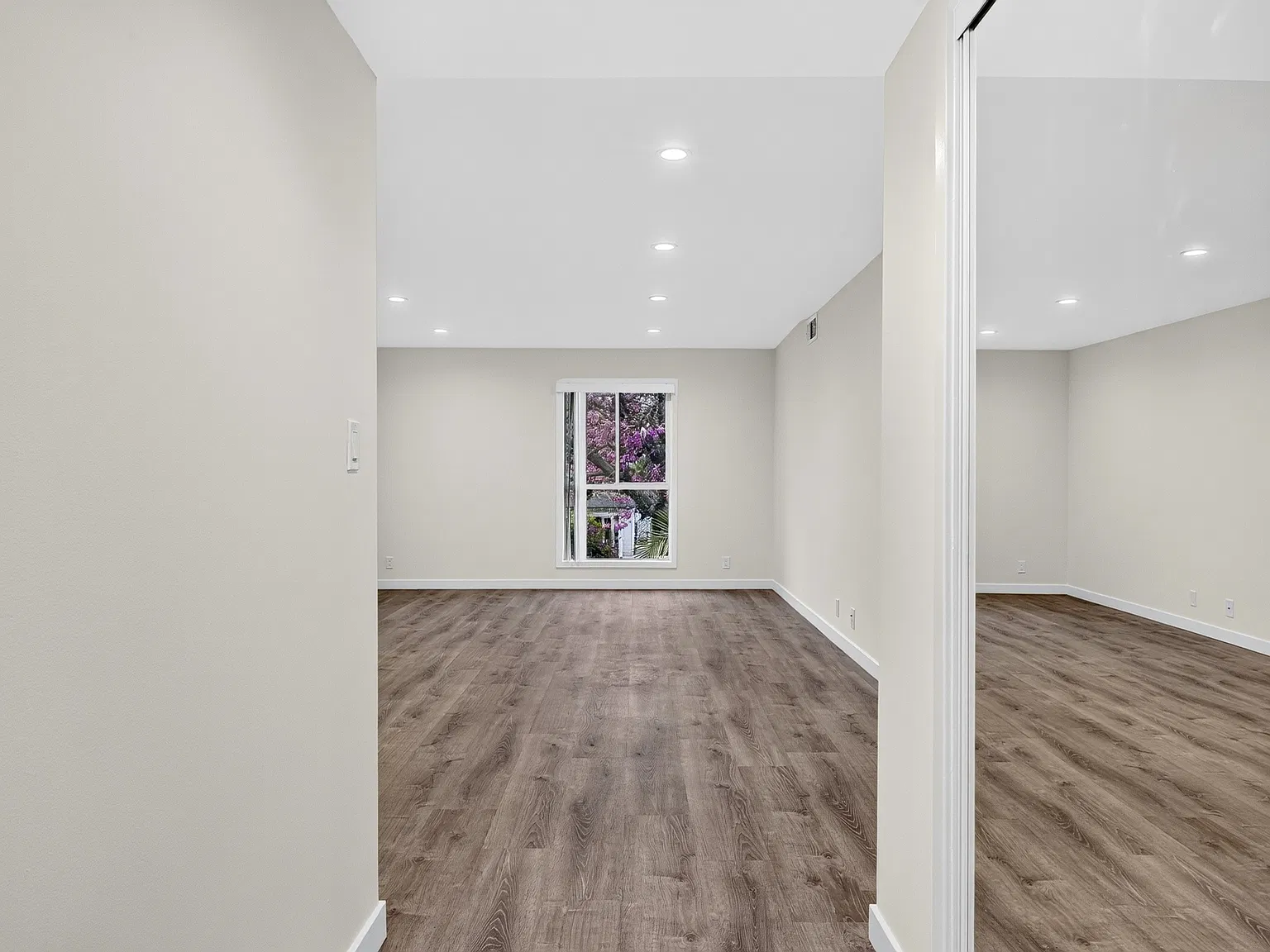 2 bed, 950 sqft, $2,950 — Photo 3