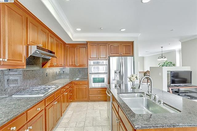 Gourmet kitchen. Gas stove top