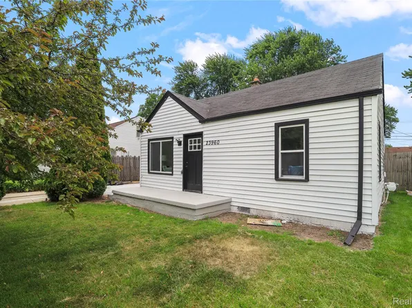 23960 Trombley St, Clinton Township, MI 48035