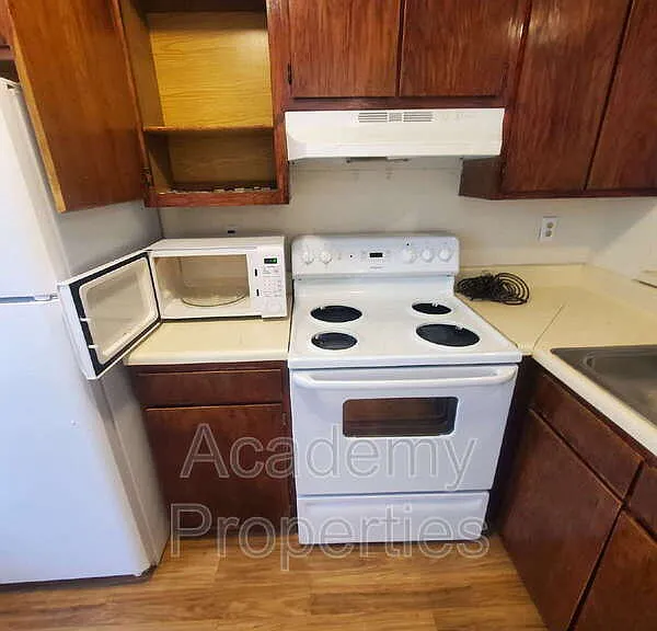 200 Sheraton Ct — Photo 6