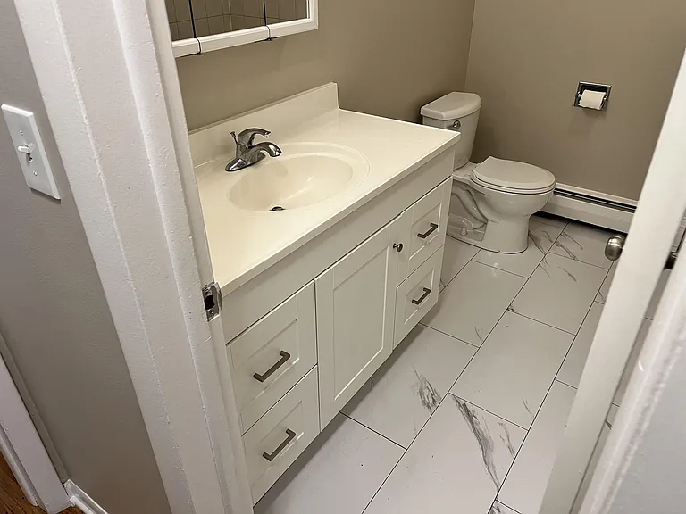 421 Burlington Ave — Photo 6