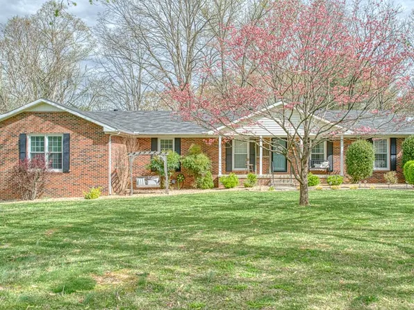 861 Lone Oak Dr, Cookeville, TN 38501