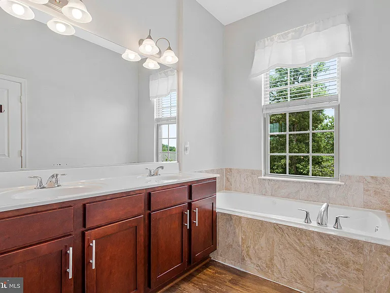 703 Skippers Ln — Photo 25