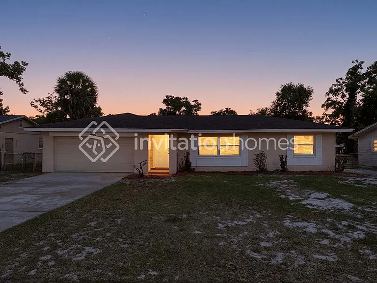 900 Vincent Dr — Photo 1