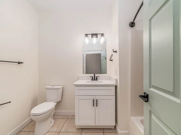 2221 Pretty Lake Ave — Photo 22