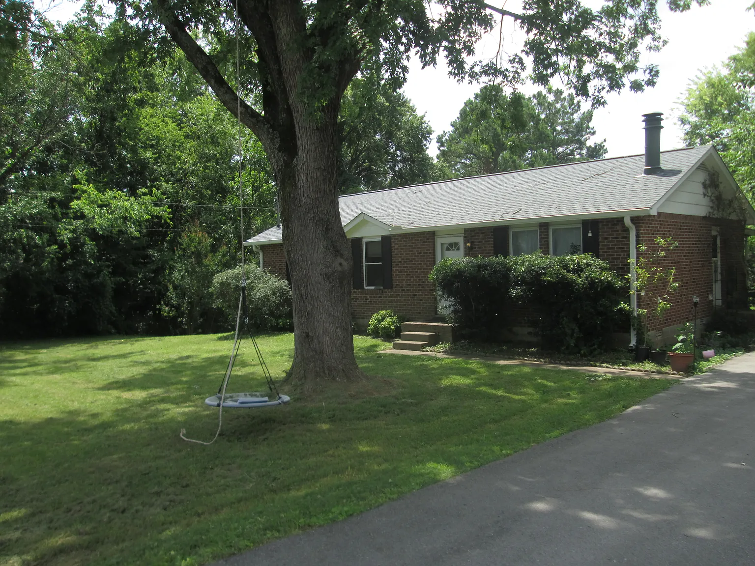 3 bed, 1.5 bath, 1119 sqft, $1,999 — Photo 2