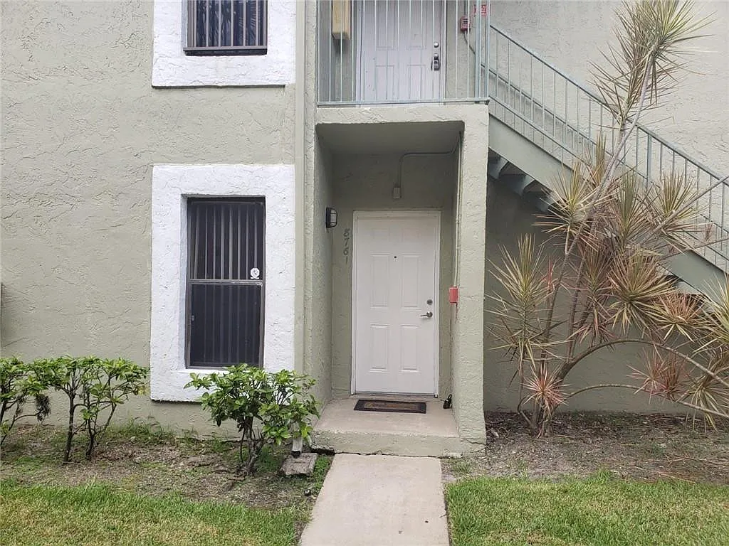 2 bed, 1.0 bath, 731 sqft, $1,850 — Photo 2